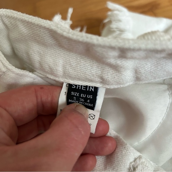 NWOT SHEIN White Distressed Frayed Hem High Waist Denim Shorts Women’s 4 Small - Picture 5 of 7